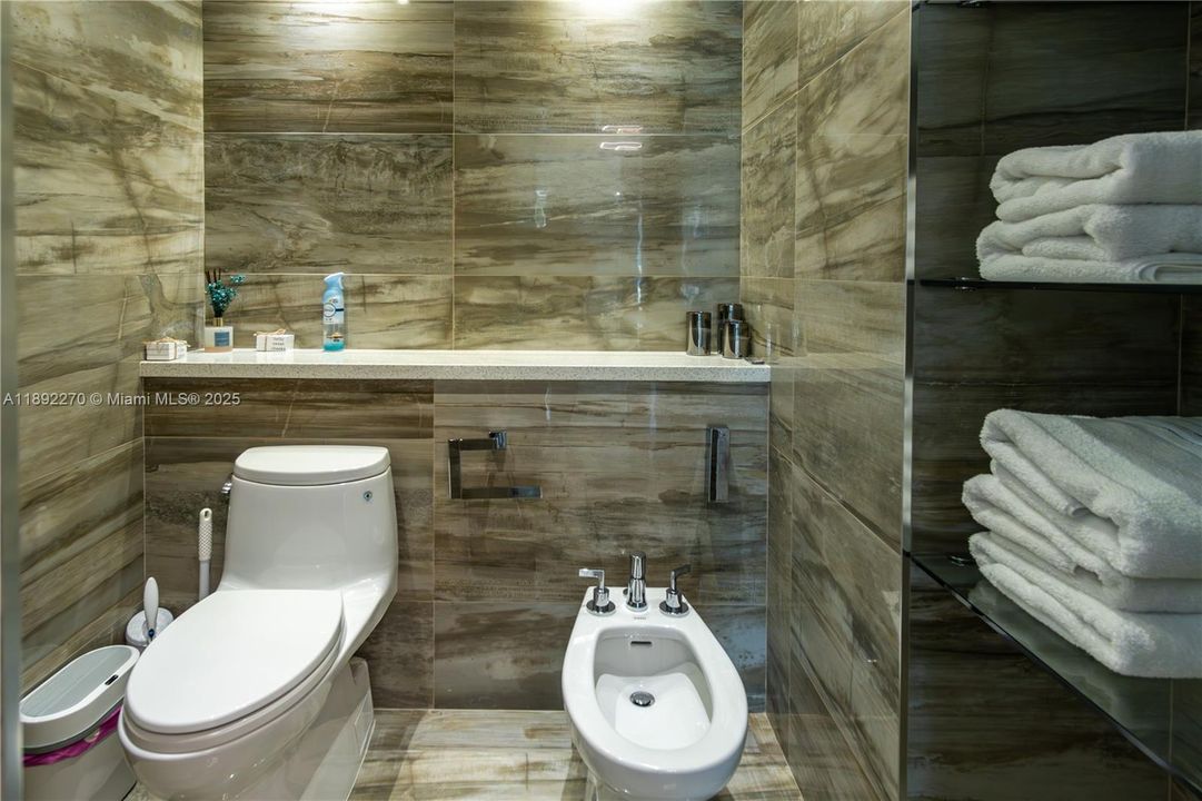 En Venta: $5,500,000 (4 camas, 3 baños, 3100 Pies cuadrados)