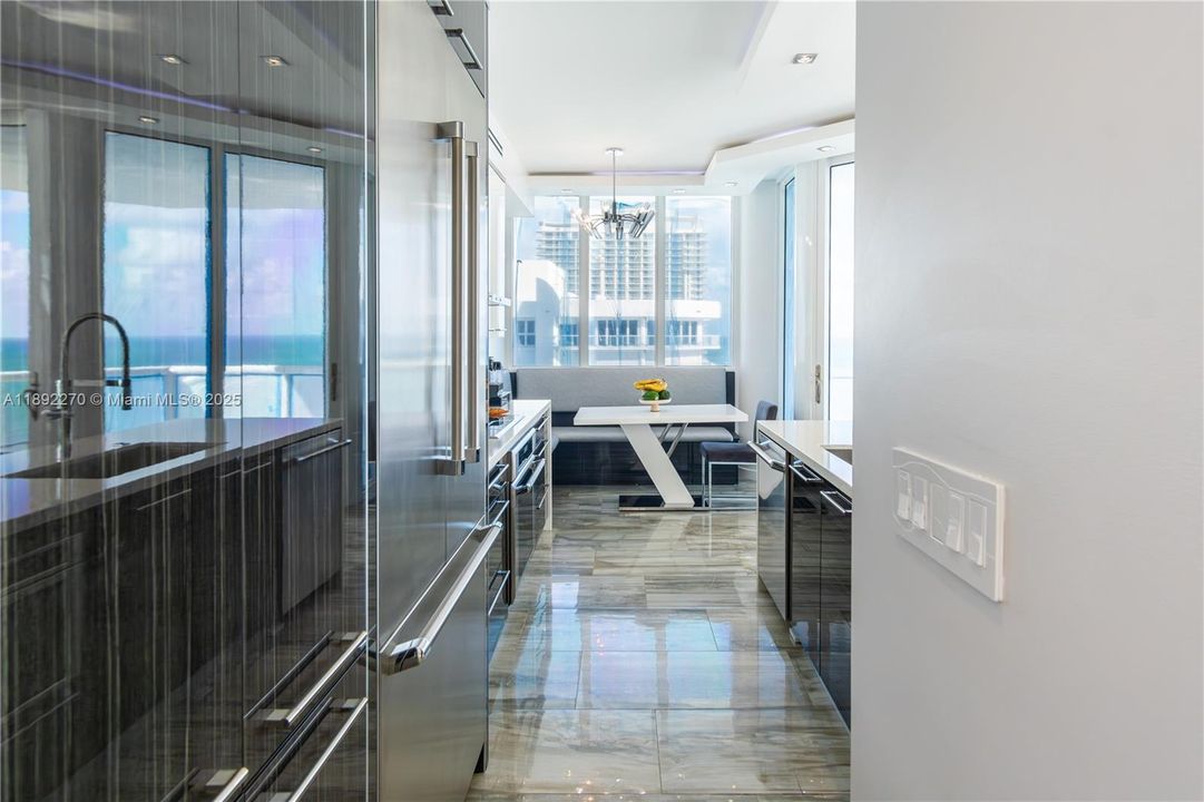 En Venta: $5,500,000 (4 camas, 3 baños, 3100 Pies cuadrados)