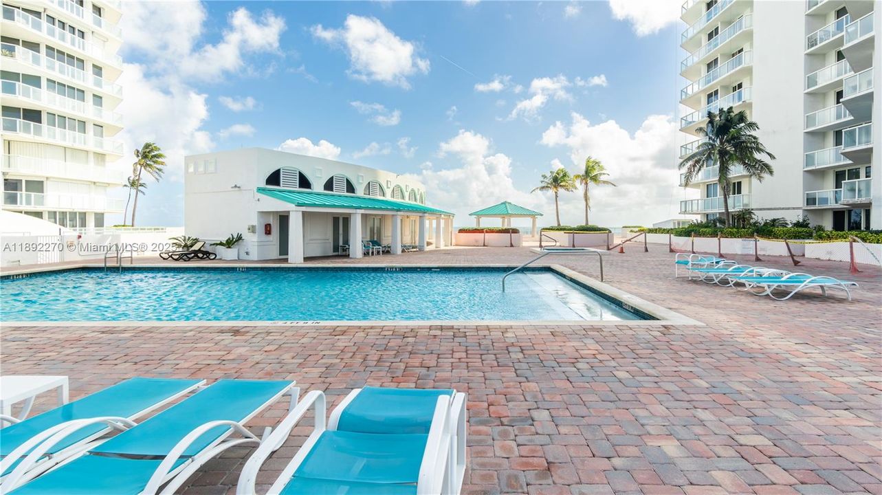 En Venta: $5,500,000 (4 camas, 3 baños, 3100 Pies cuadrados)