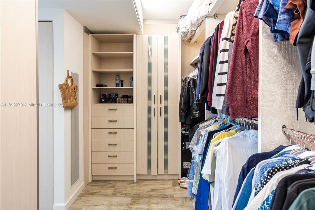 En Venta: $5,500,000 (4 camas, 3 baños, 3100 Pies cuadrados)