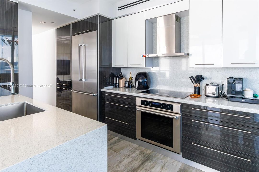 En Venta: $5,500,000 (4 camas, 3 baños, 3100 Pies cuadrados)