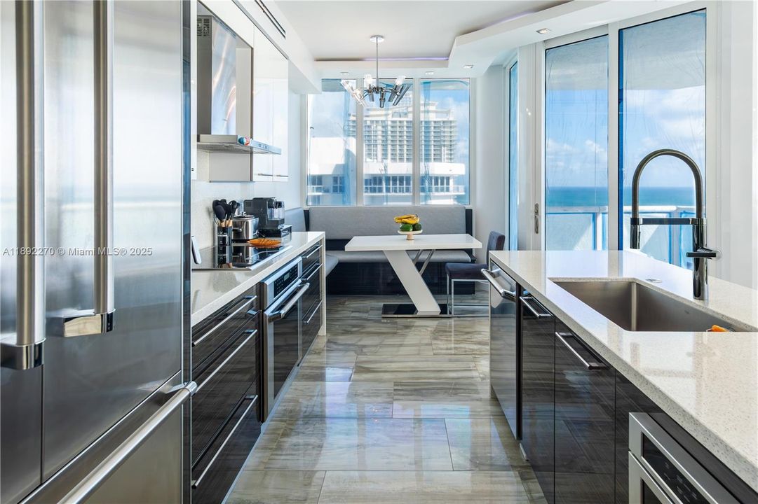 En Venta: $5,500,000 (4 camas, 3 baños, 3100 Pies cuadrados)