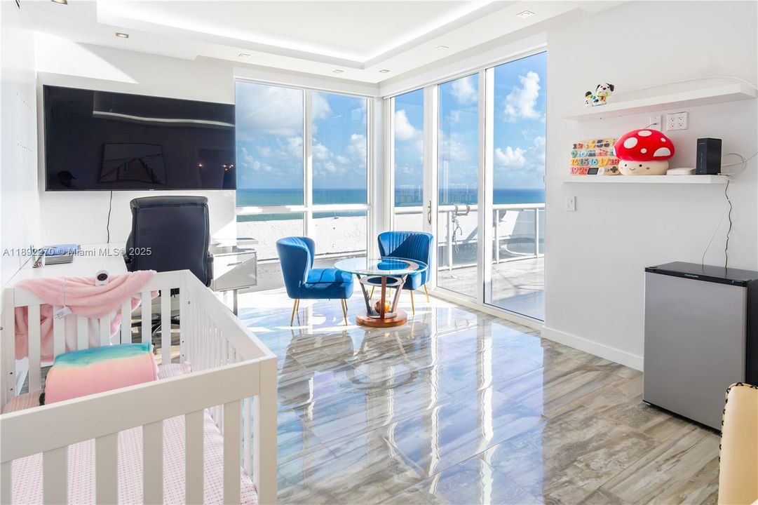 En Venta: $5,500,000 (4 camas, 3 baños, 3100 Pies cuadrados)