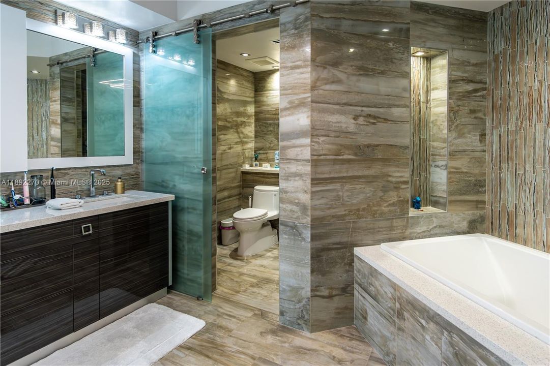 En Venta: $5,500,000 (4 camas, 3 baños, 3100 Pies cuadrados)