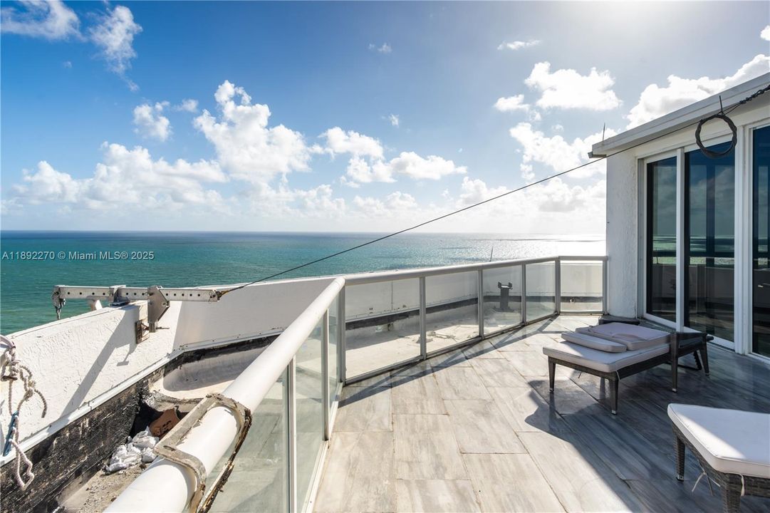 En Venta: $5,500,000 (4 camas, 3 baños, 3100 Pies cuadrados)