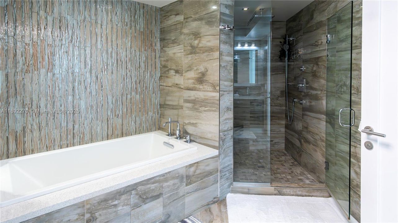 En Venta: $5,500,000 (4 camas, 3 baños, 3100 Pies cuadrados)