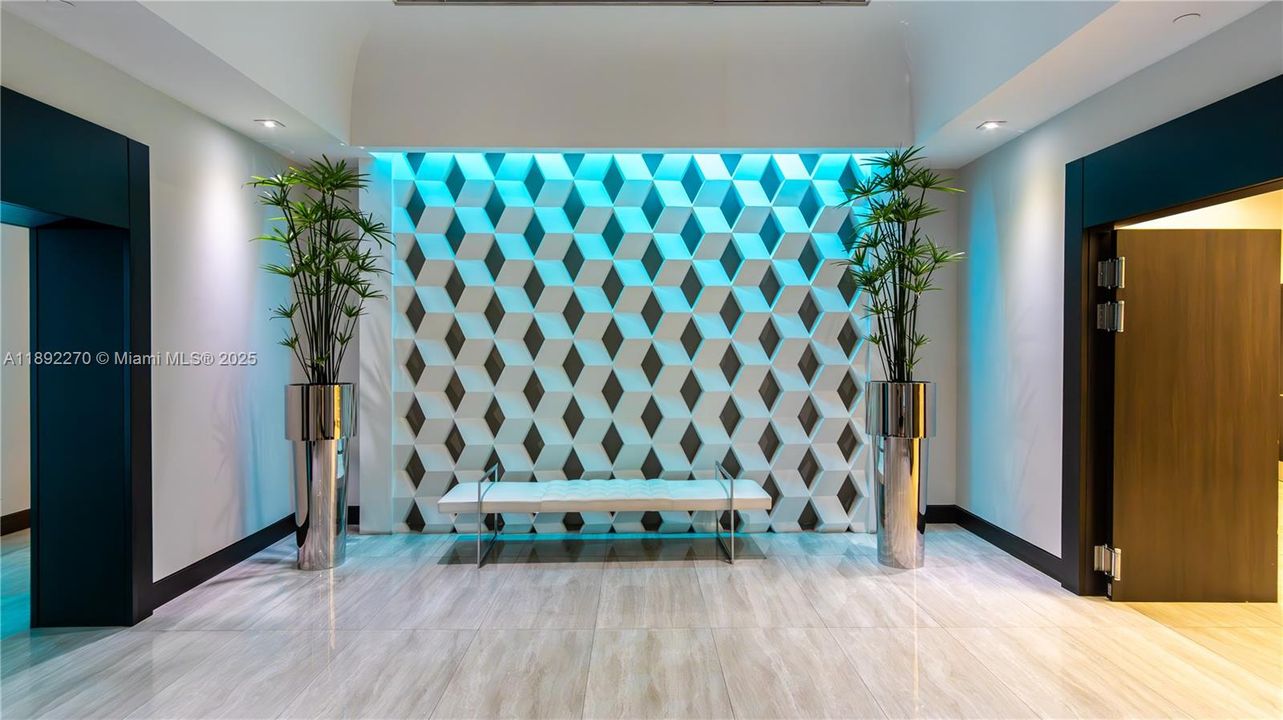 En Venta: $5,500,000 (4 camas, 3 baños, 3100 Pies cuadrados)