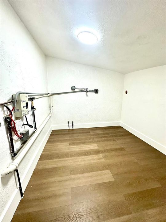 合同活跃: $519,000 (4 贝兹, 2 浴室, 1320 平方英尺)