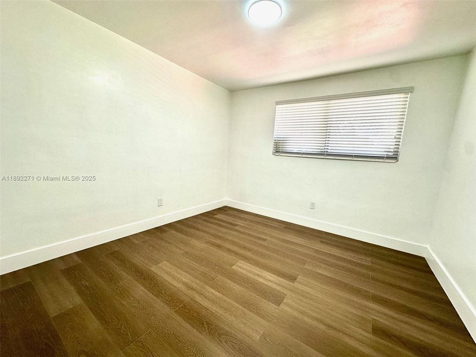 合同活跃: $519,000 (4 贝兹, 2 浴室, 1320 平方英尺)