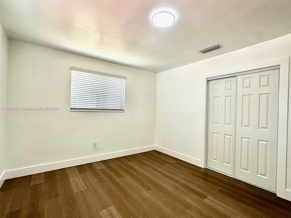 合同活跃: $519,000 (4 贝兹, 2 浴室, 1320 平方英尺)