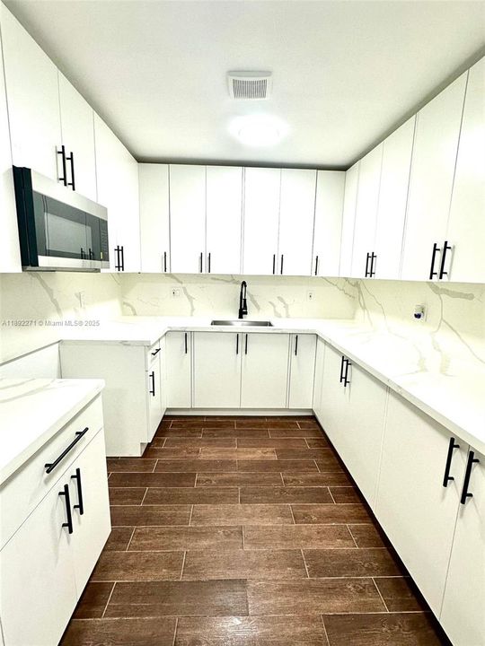 合同活跃: $519,000 (4 贝兹, 2 浴室, 1320 平方英尺)