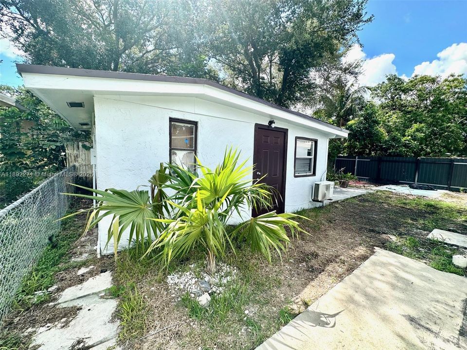 合同活跃: $519,000 (4 贝兹, 2 浴室, 1320 平方英尺)