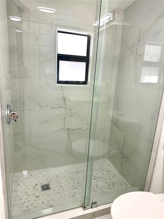 合同活跃: $519,000 (4 贝兹, 2 浴室, 1320 平方英尺)