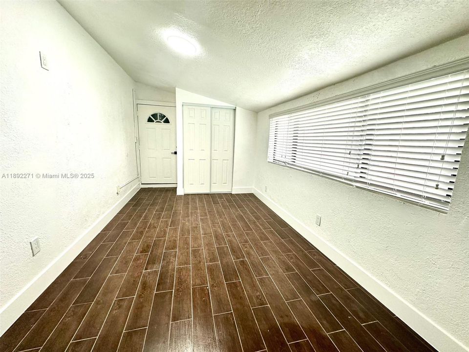 合同活跃: $519,000 (4 贝兹, 2 浴室, 1320 平方英尺)