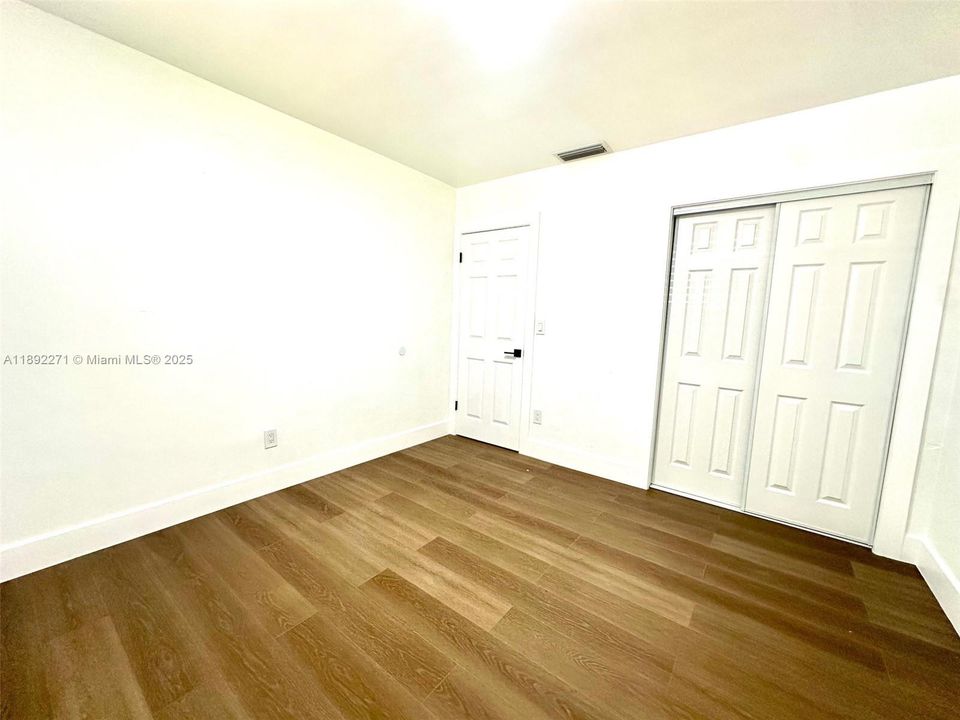 合同活跃: $519,000 (4 贝兹, 2 浴室, 1320 平方英尺)