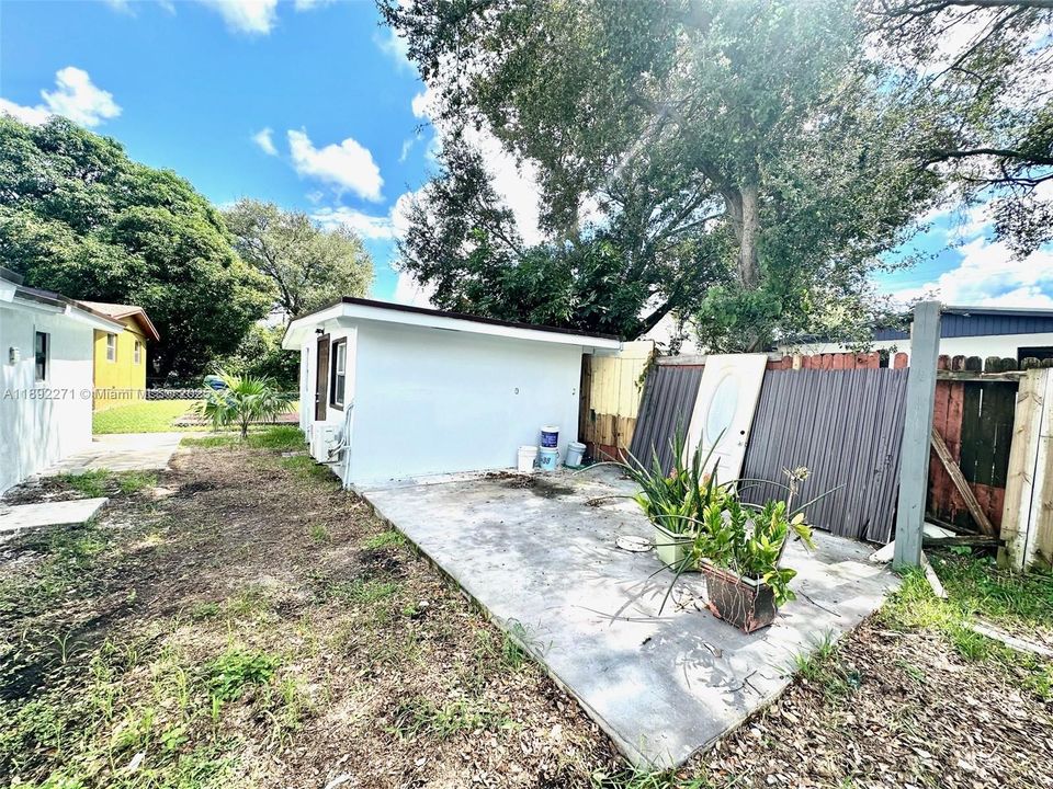 合同活跃: $519,000 (4 贝兹, 2 浴室, 1320 平方英尺)