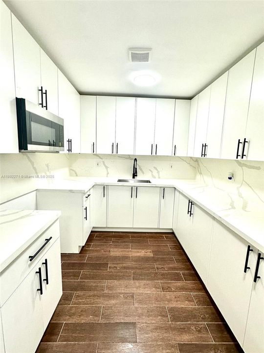 合同活跃: $519,000 (4 贝兹, 2 浴室, 1320 平方英尺)