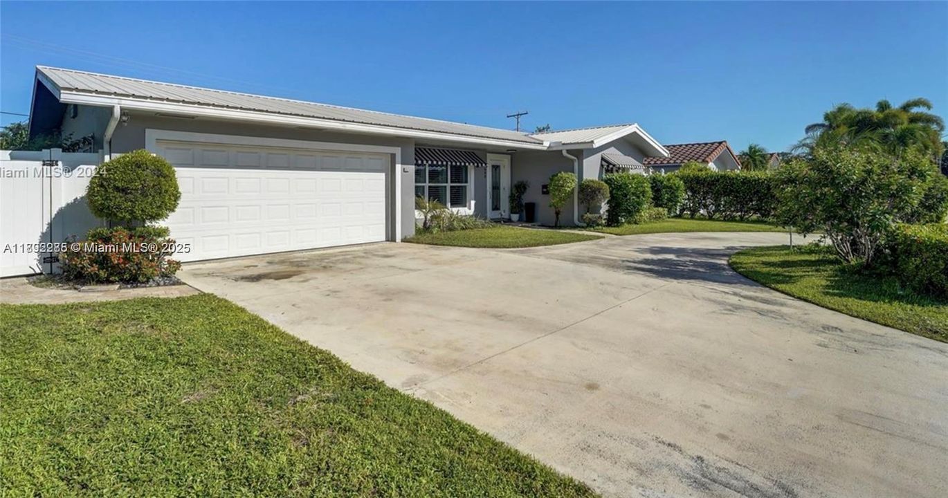 В аренду: $4,699 (3 спален, 2 ванн, 1584 Квадратных фут)