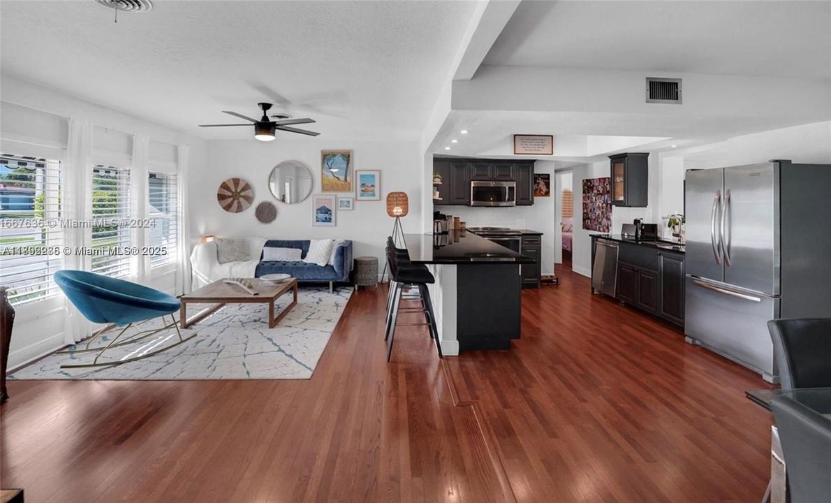 В аренду: $4,699 (3 спален, 2 ванн, 1584 Квадратных фут)