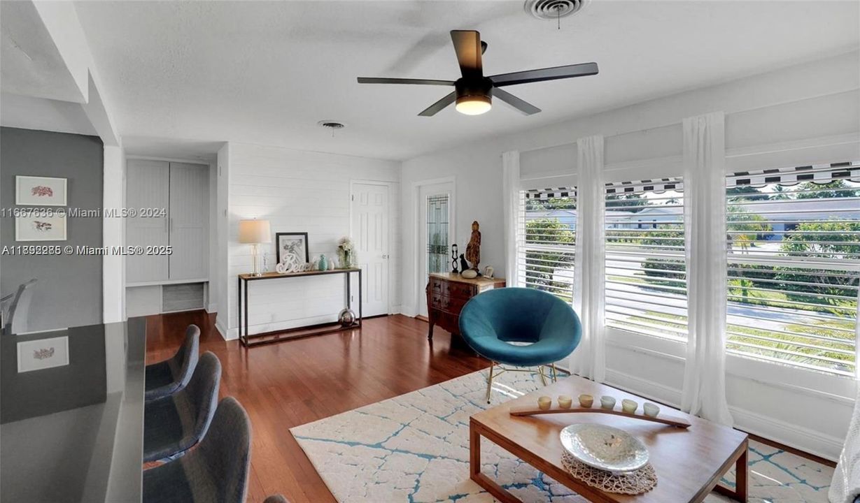 В аренду: $4,699 (3 спален, 2 ванн, 1584 Квадратных фут)