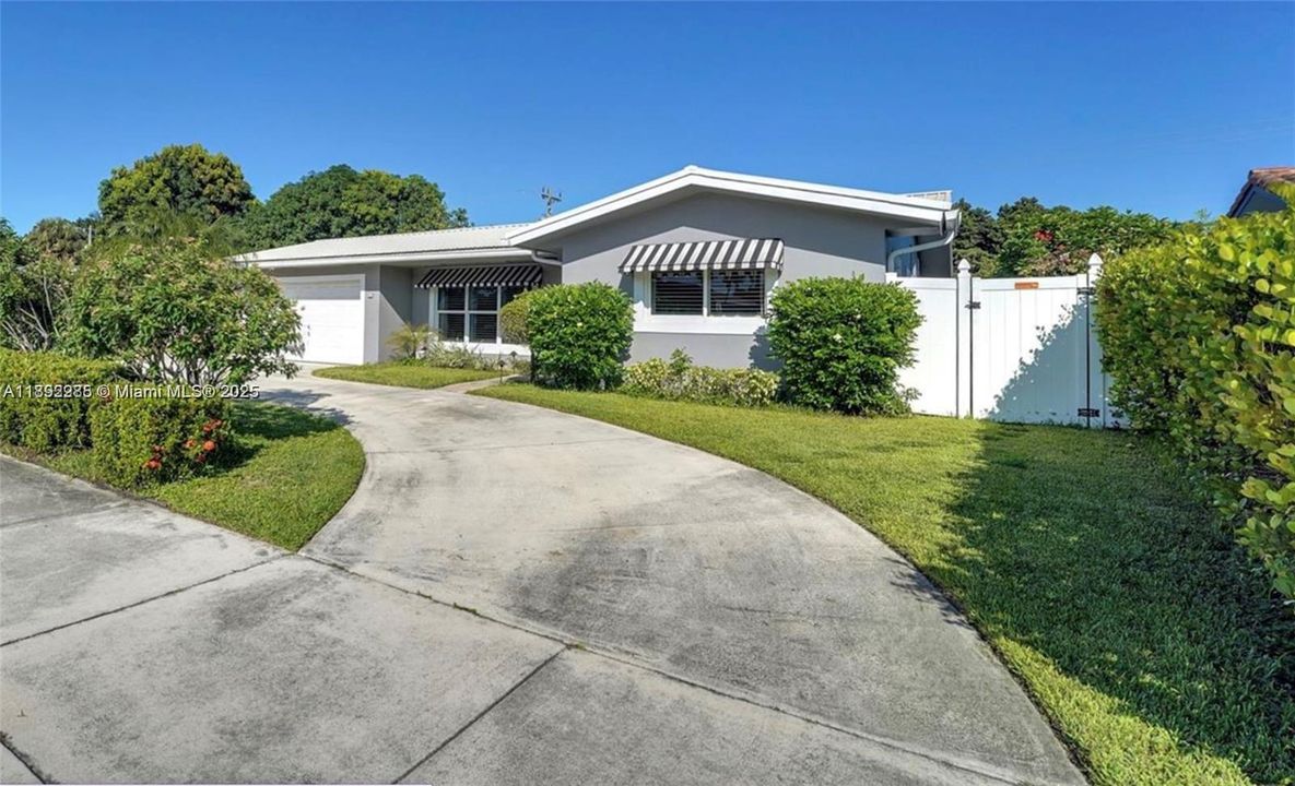 В аренду: $4,699 (3 спален, 2 ванн, 1584 Квадратных фут)