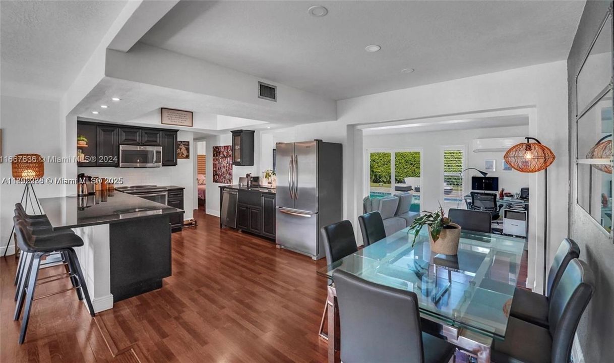 В аренду: $4,699 (3 спален, 2 ванн, 1584 Квадратных фут)