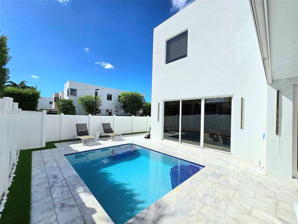 En Venta: $1,495,000 (5 camas, 4 baños, 3292 Pies cuadrados)