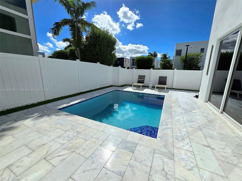 En Venta: $1,495,000 (5 camas, 4 baños, 3292 Pies cuadrados)