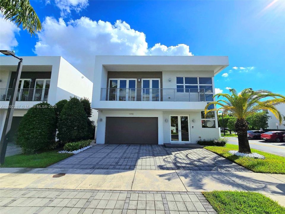 En Venta: $1,495,000 (5 camas, 4 baños, 3292 Pies cuadrados)