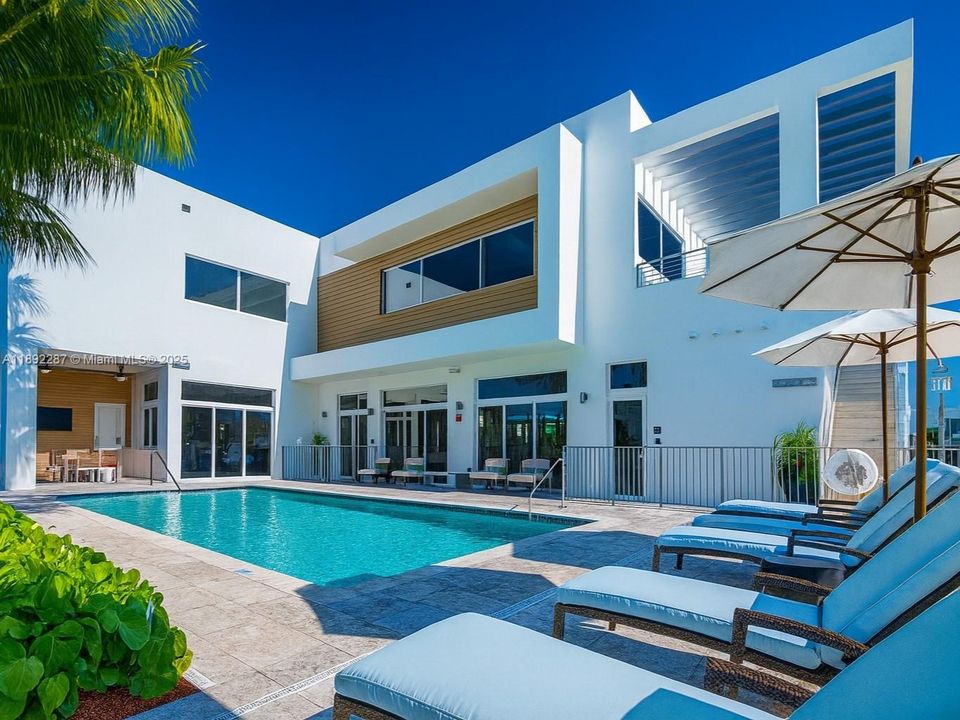 En Venta: $1,495,000 (5 camas, 4 baños, 3292 Pies cuadrados)