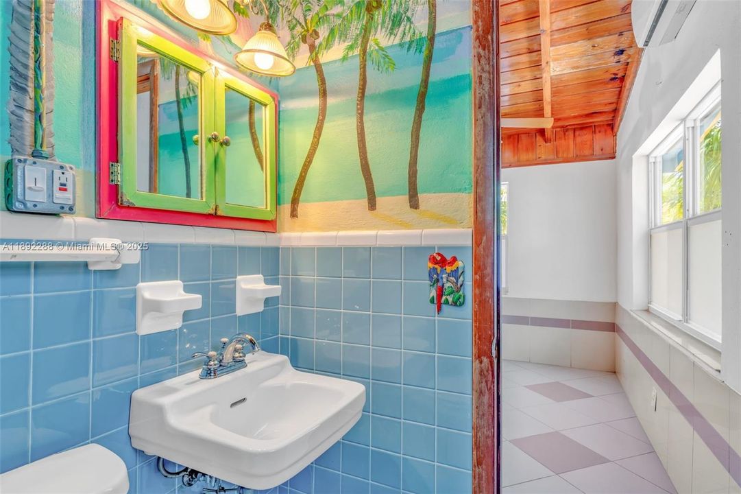 primary bathroom to bedroom. Ensuite to primary bedroom