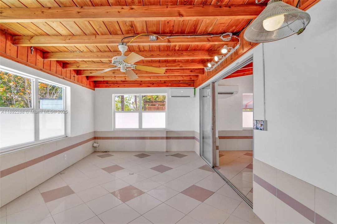 bedroom "Florida room" style bedroom is open to ideas