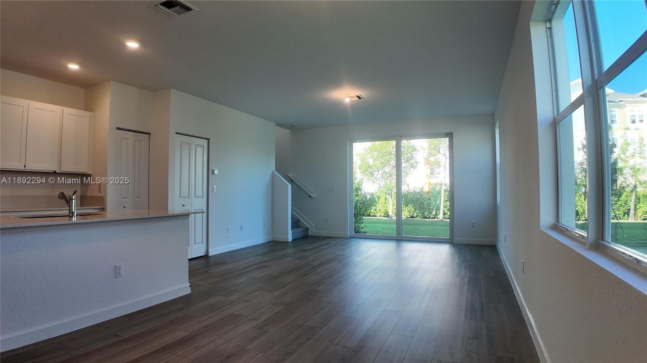 Недавно арендовано: $2,490 (3 спален, 2 ванн, 0 Квадратных фут)