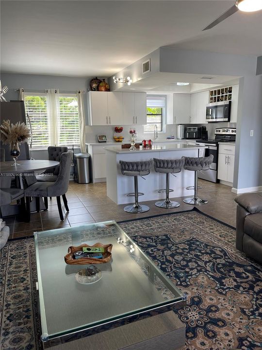 待售: $165,000 (2 贝兹, 2 浴室, 900 平方英尺)