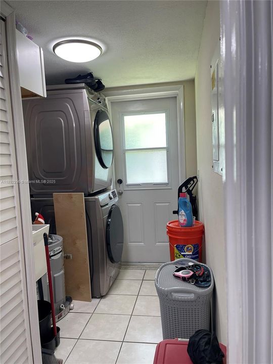 待售: $165,000 (2 贝兹, 2 浴室, 900 平方英尺)