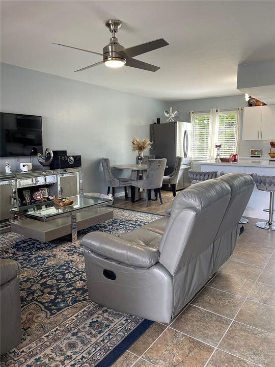 待售: $165,000 (2 贝兹, 2 浴室, 900 平方英尺)