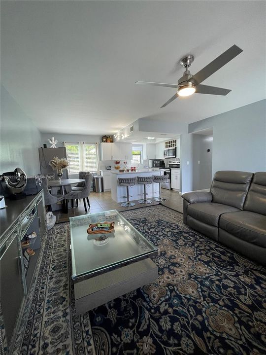 待售: $165,000 (2 贝兹, 2 浴室, 900 平方英尺)