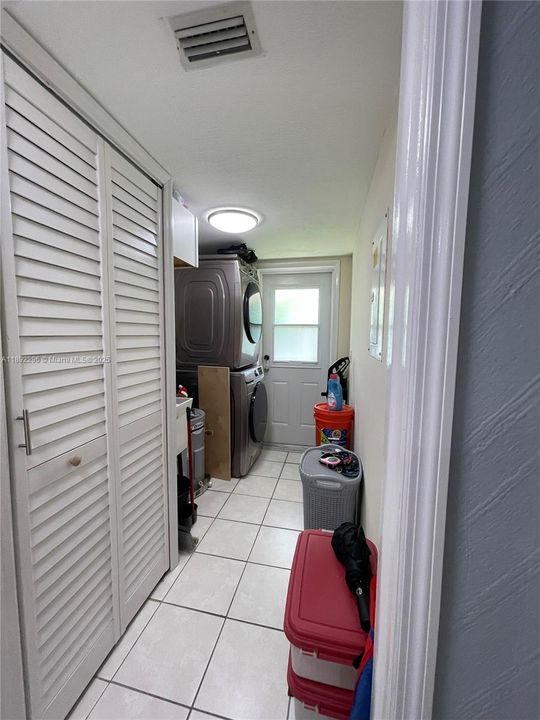 待售: $165,000 (2 贝兹, 2 浴室, 900 平方英尺)