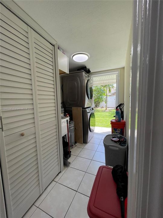 待售: $165,000 (2 贝兹, 2 浴室, 900 平方英尺)