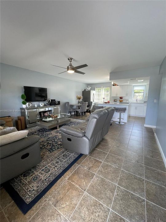 待售: $165,000 (2 贝兹, 2 浴室, 900 平方英尺)