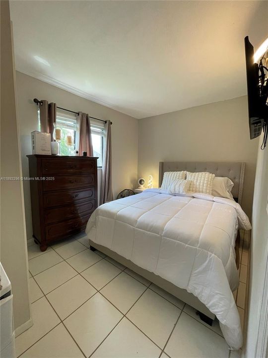 待售: $165,000 (2 贝兹, 2 浴室, 900 平方英尺)