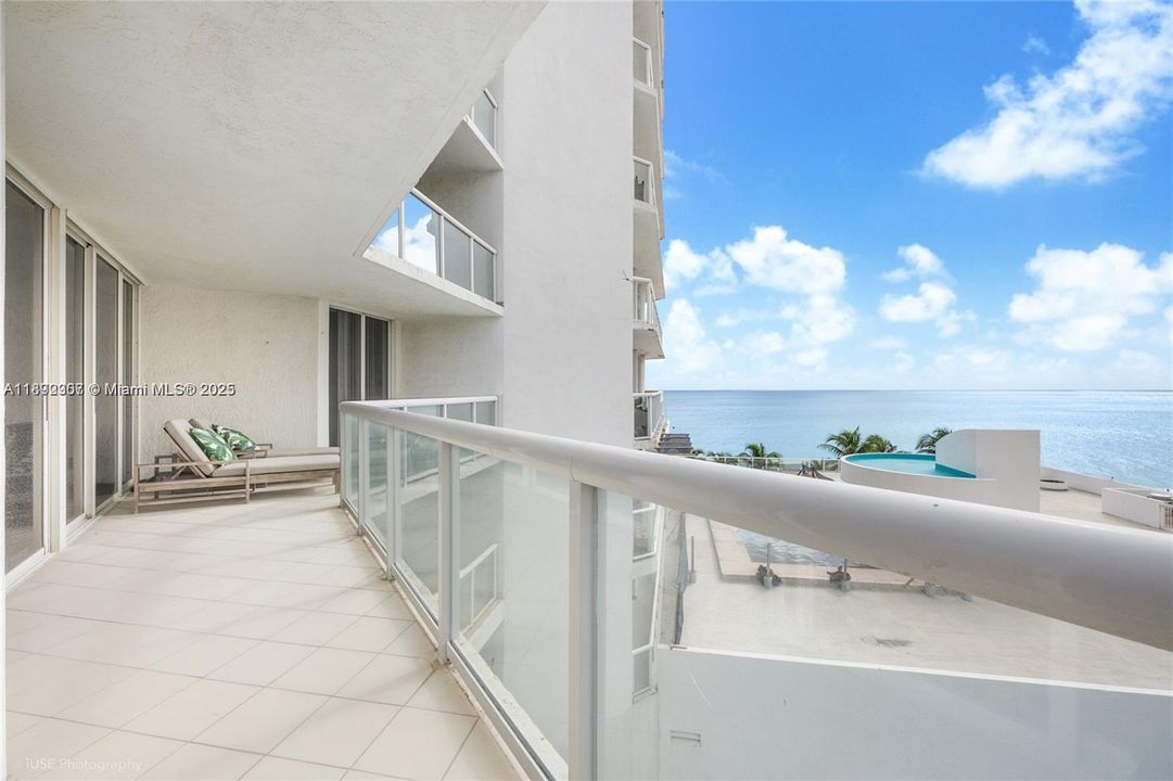 For Sale: $1,095,000 (2 beds, 2 baths, 1520 Square Feet)