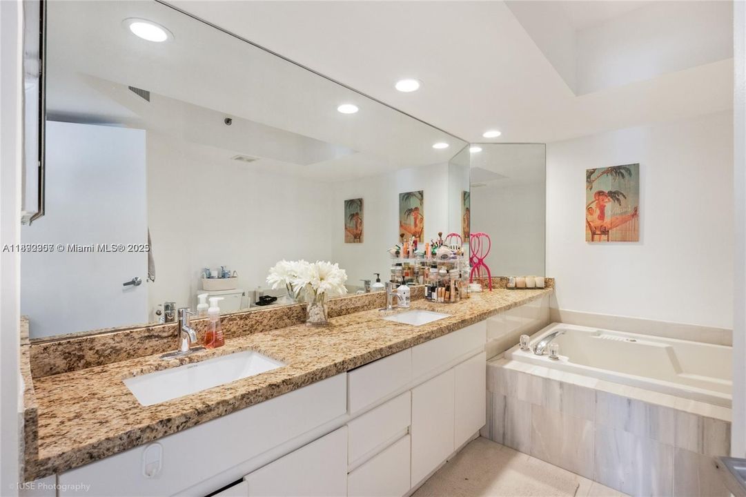 For Sale: $1,095,000 (2 beds, 2 baths, 1520 Square Feet)