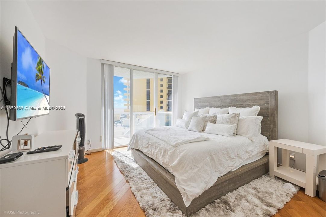 For Sale: $1,095,000 (2 beds, 2 baths, 1520 Square Feet)