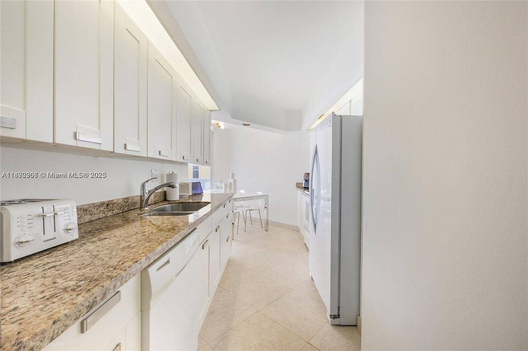 For Sale: $1,095,000 (2 beds, 2 baths, 1520 Square Feet)