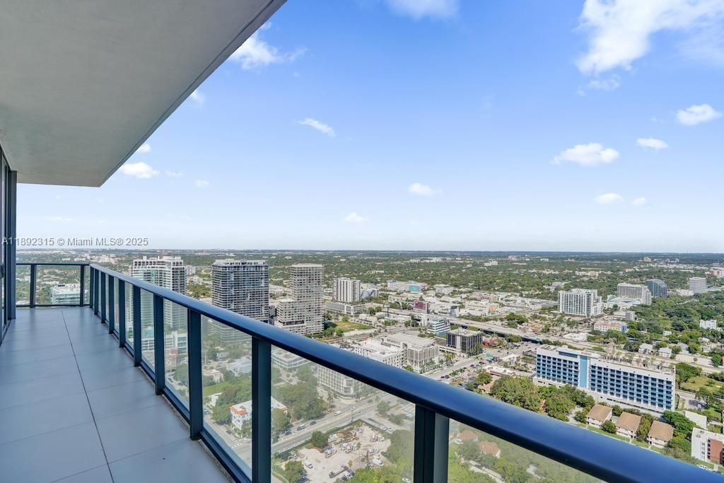 Activo con contrato: $1,599,998 (4 camas, 4 baños, 2522 Pies cuadrados)