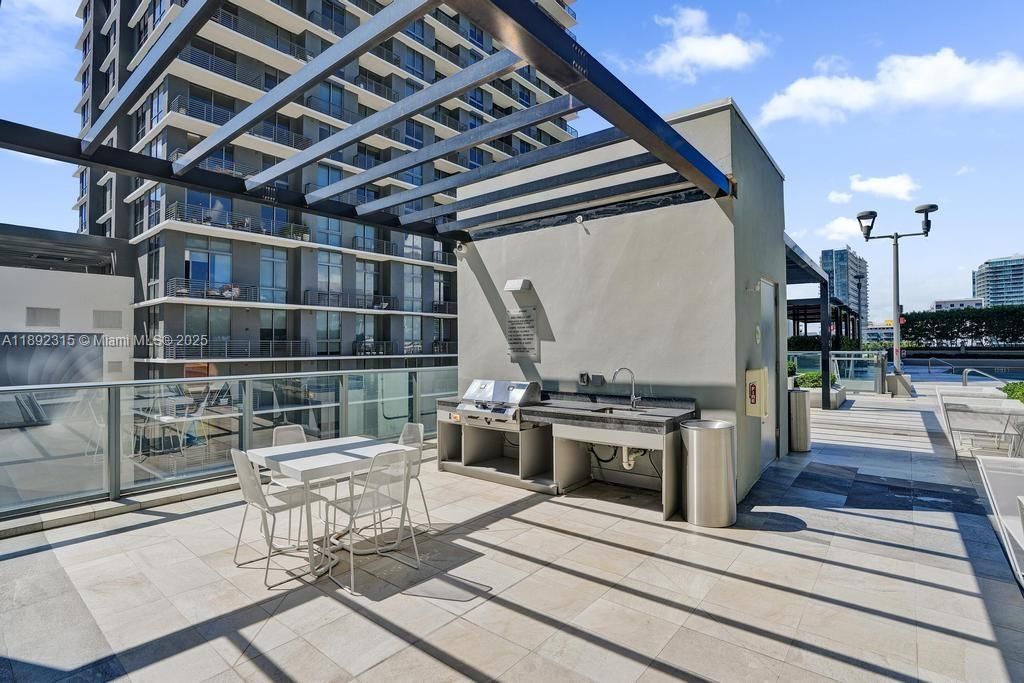 Activo con contrato: $1,599,998 (4 camas, 4 baños, 2522 Pies cuadrados)