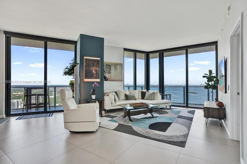 Activo con contrato: $1,599,998 (4 camas, 4 baños, 2522 Pies cuadrados)