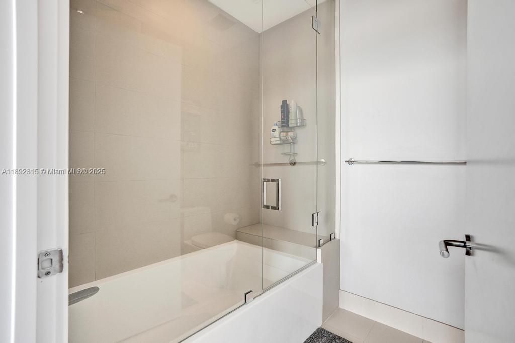 Activo con contrato: $1,599,998 (4 camas, 4 baños, 2522 Pies cuadrados)