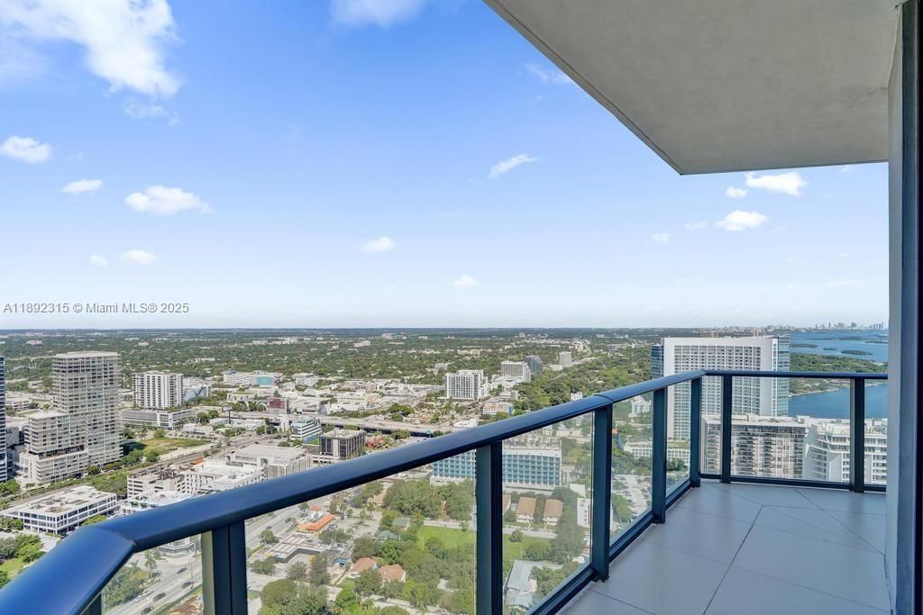 Activo con contrato: $1,599,998 (4 camas, 4 baños, 2522 Pies cuadrados)